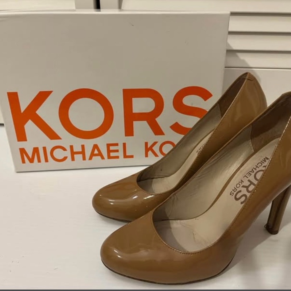 KORS Collection Michael Kors Tan Patent Leather Pumps size 6.5 - paid $349